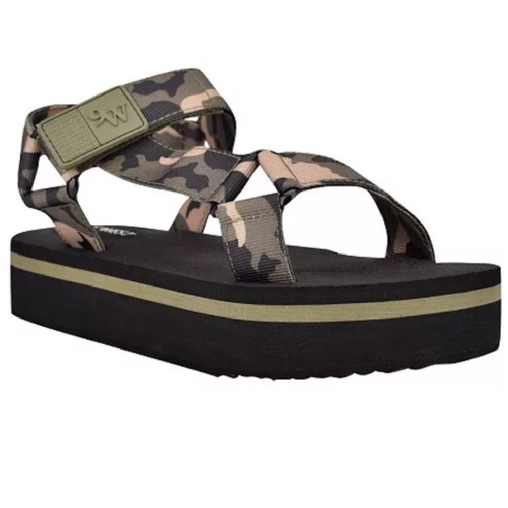 Nine West sz 9 green & black camo platform sandals